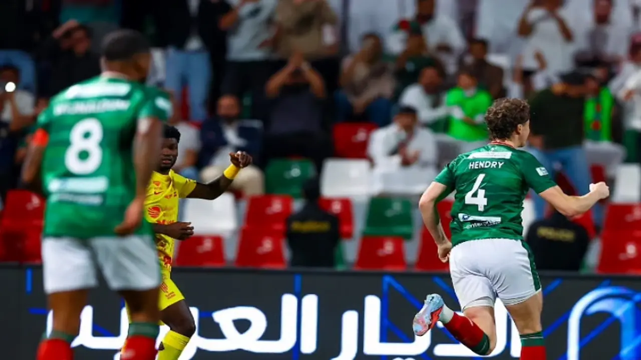 الاتفاق يسقط القادسية بثلاثية نظيفة في منافسات الدوري السعودي للمحترفين